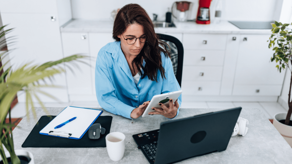 हिंदी लेखन Work From Home : घर बैठे Hindi Writing कर के पैसे कमाए? 6 घर बैठे Hindi Writing कर के पैसे कमाए?